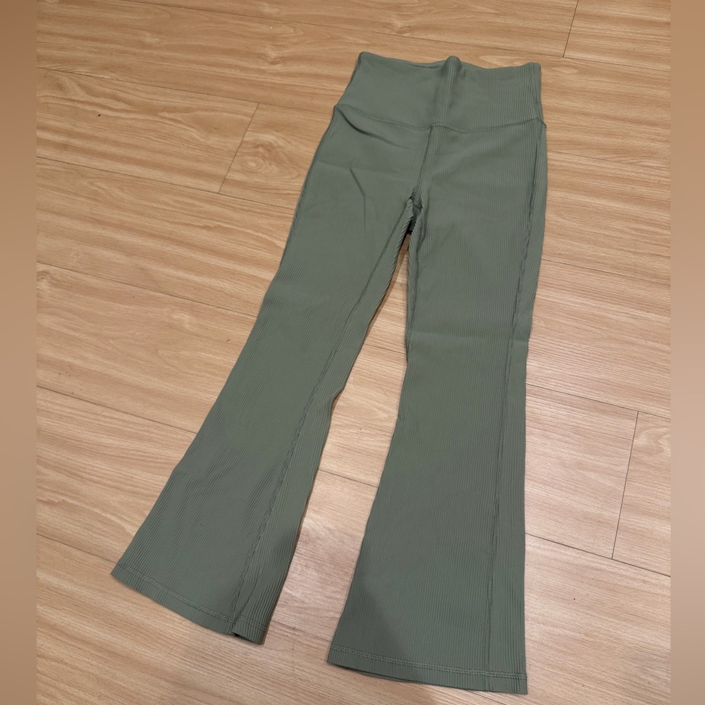 Athleta Olive Croppoed Ribbed Pant